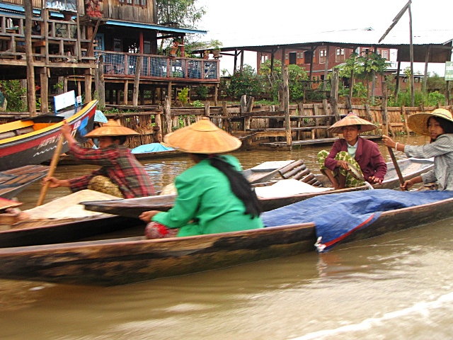 2010/2011 - A véo couché du Myanmar à la Russie et retour. Myanmar