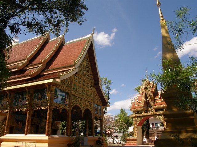 2010/2011 - A véo couché du Myanmar à la Russie et retour. Laos