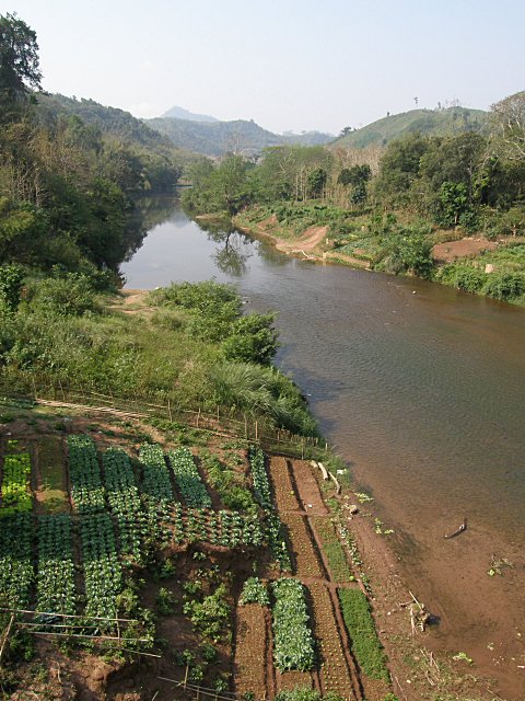 2010/2011 - A véo couché du Myanmar à la Russie et retour. Laos