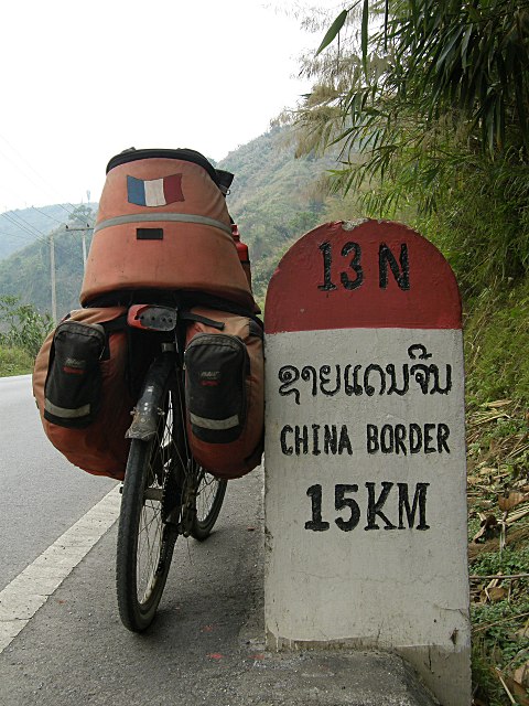 2010/2011 - A véo couché du Myanmar à la Russie et retour. Laos